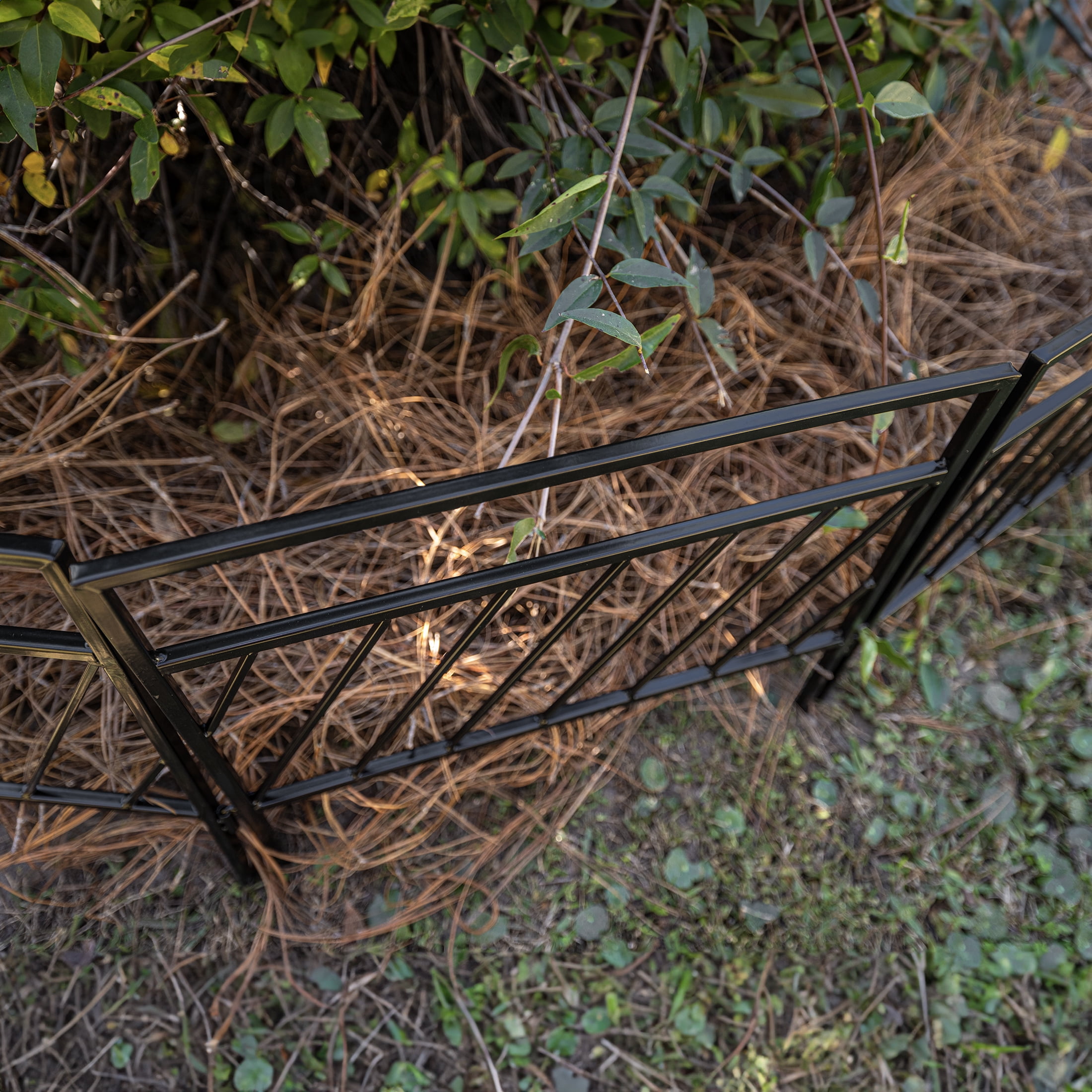 (12 pack) 18in H x 17.5in W Black Steel Diagonal Garden Border