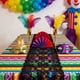thumbnail image 4 of Mantel de plástico con temática de carnaval de 108 x 54 pulgadas. Un mantel rectangular festivo adecuado para la decoración de la mesa del comedor y suministros para fiestas. Decoraciones navideñas, d, 4 of 6