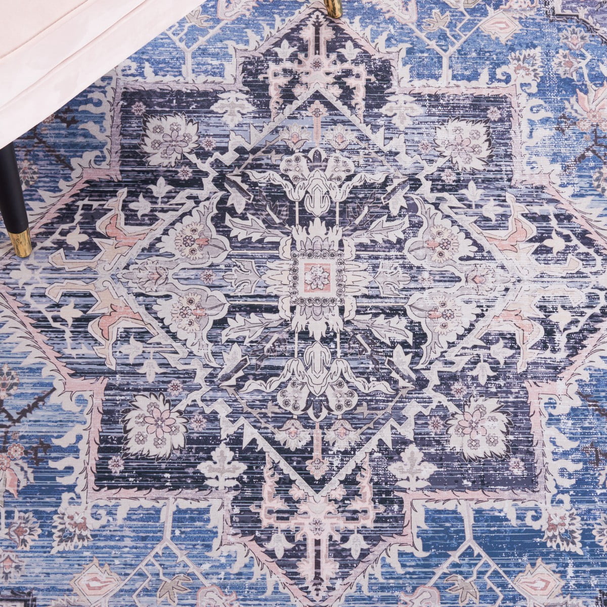 SAFAVIEH Tucson Beulah Traditional Machine Washable Area Rug, 6' x 6' Round, Blue/Charcoal
