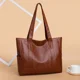 thumbnail image 2 of Bolso grande con textura de cuero suave, nuevo bolso versátil, versión coreana, bolso de mano de gran capacidad, bolso de hombro retro simple, 2 of 4