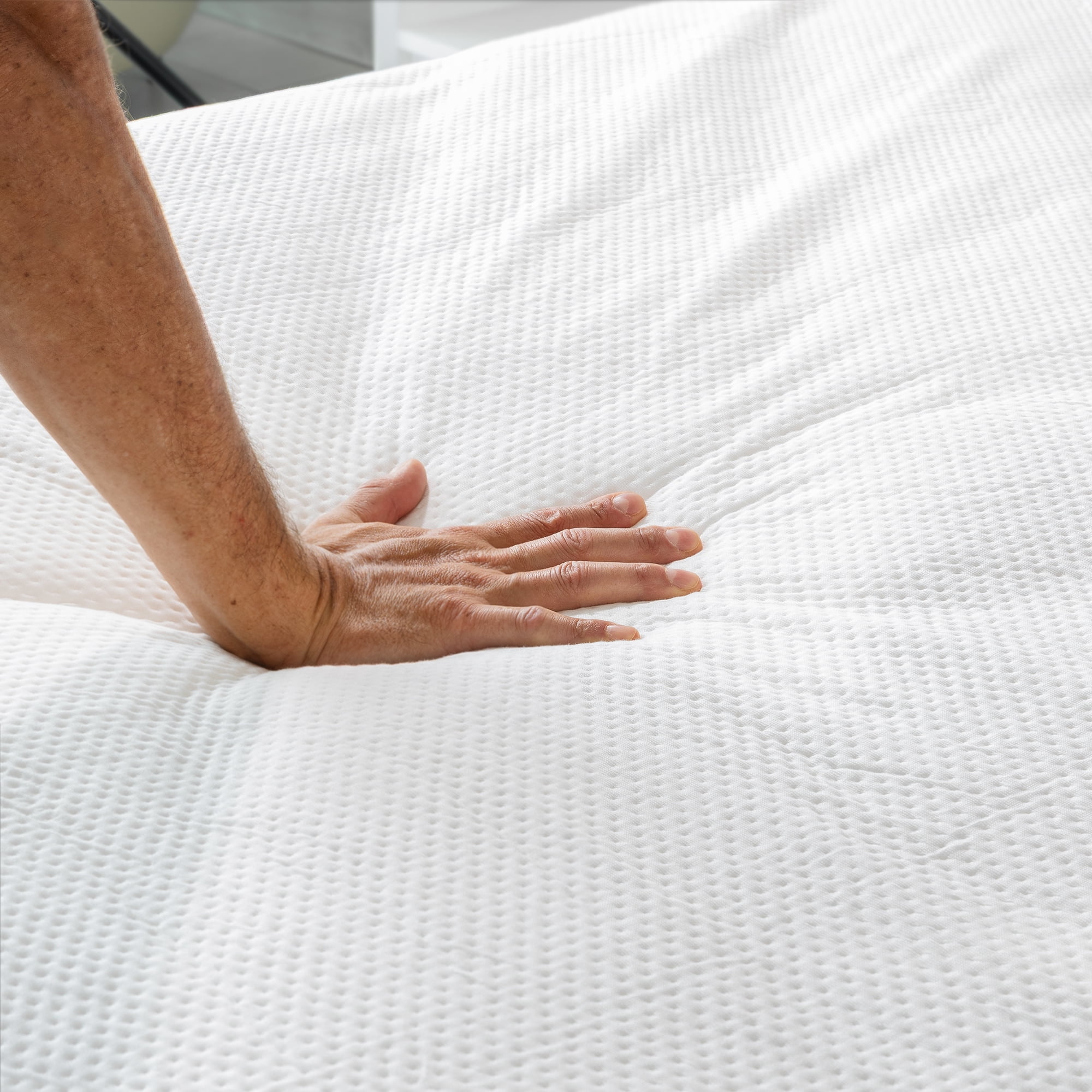 VOLUME Circular Knit Fitted Mattress Protector with TENCEL™ Lyocell Fibers QUEEN