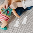 thumbnail image 4 of Percha de plástico para casa de muñecas, 100 unidades, para ropa de muñeca, soporte para vestido, torso de maniquí, maniquí, camisa, gancho para colgar ropa, 4 of 8
