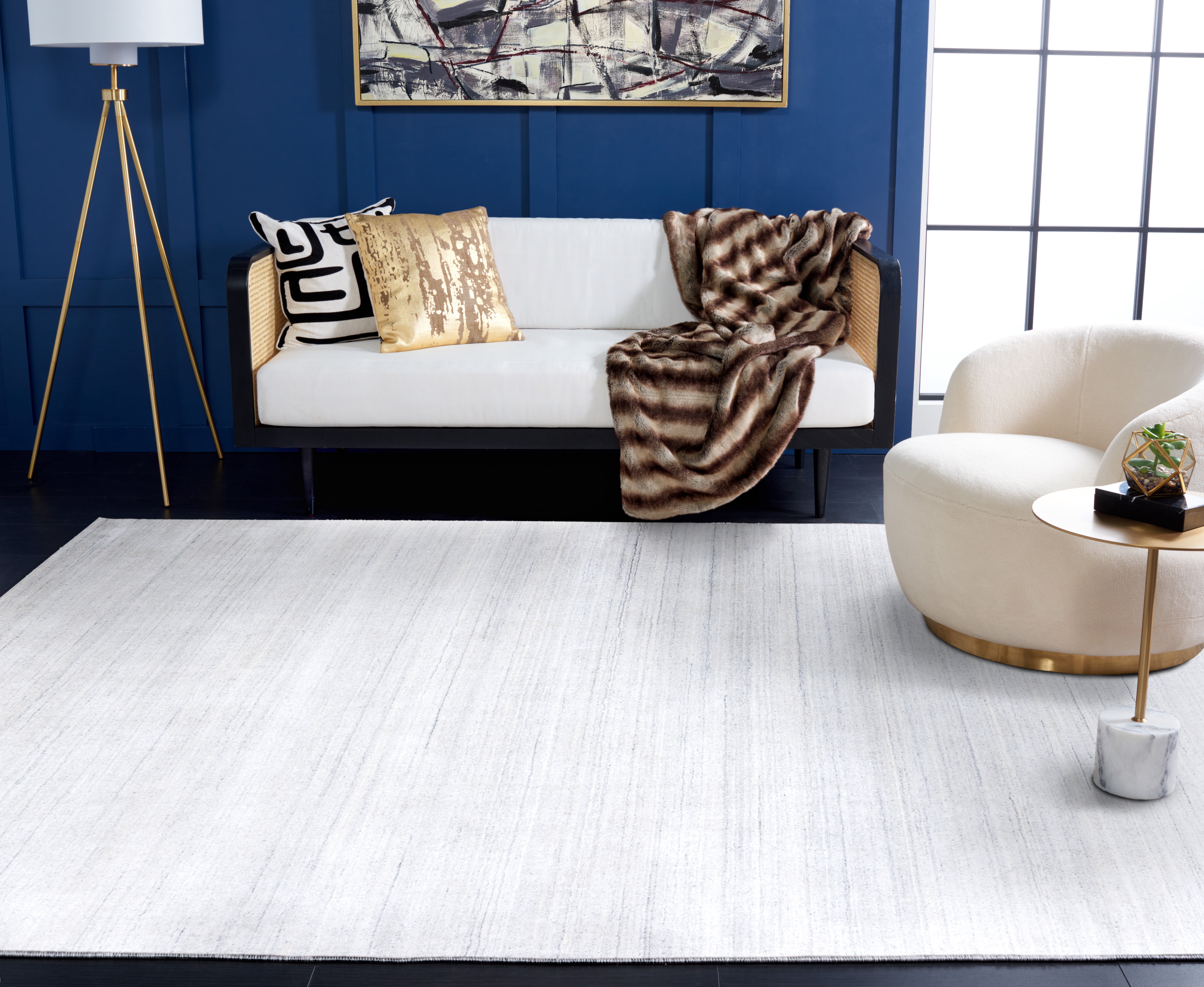 SAFAVIEH Mirage Branislav Solid Area Rug, Silver, 10' x 14'