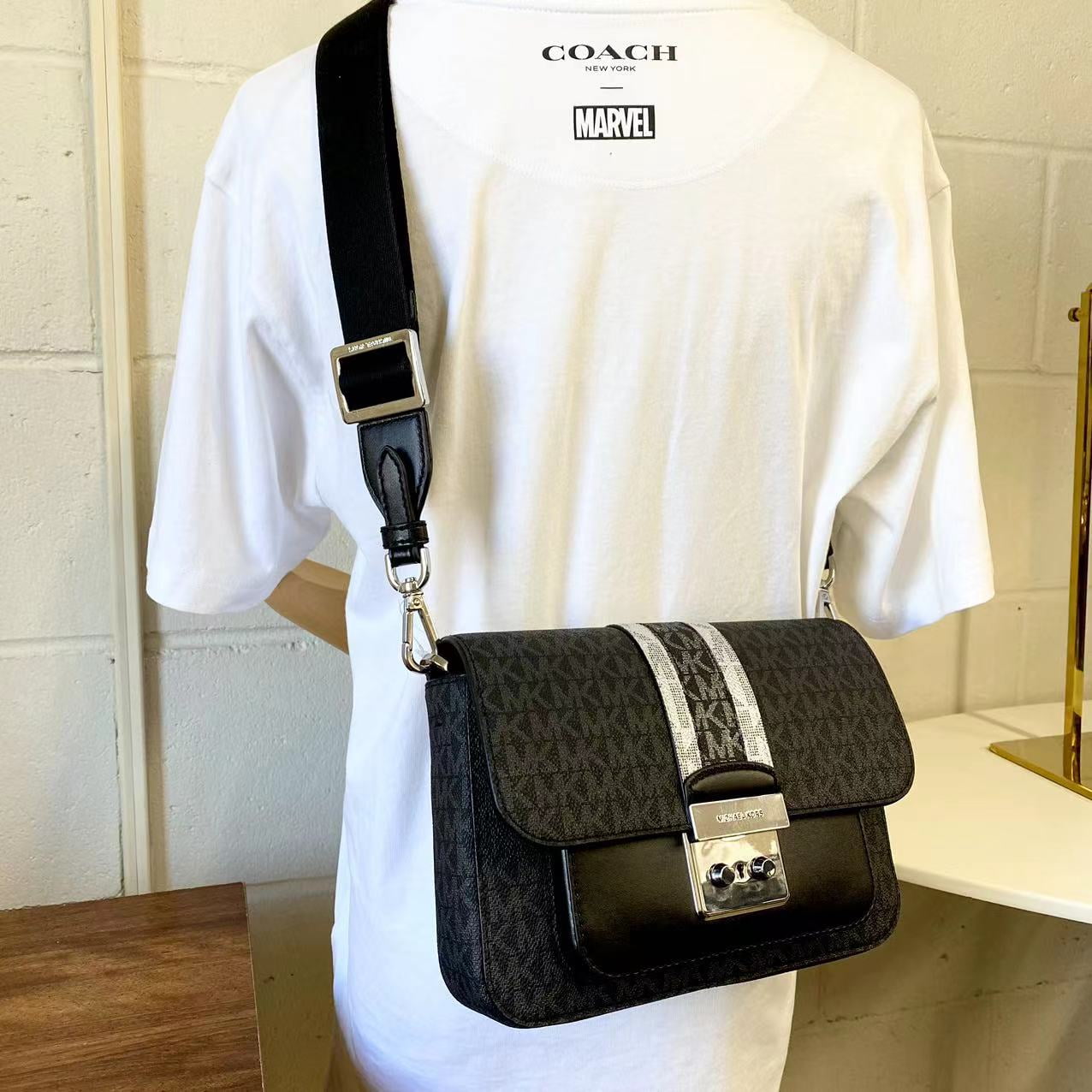 michael kors md flap messenger