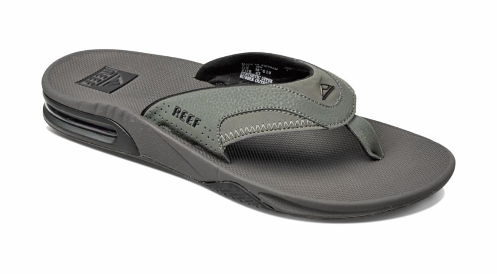 girls pink nike sandals