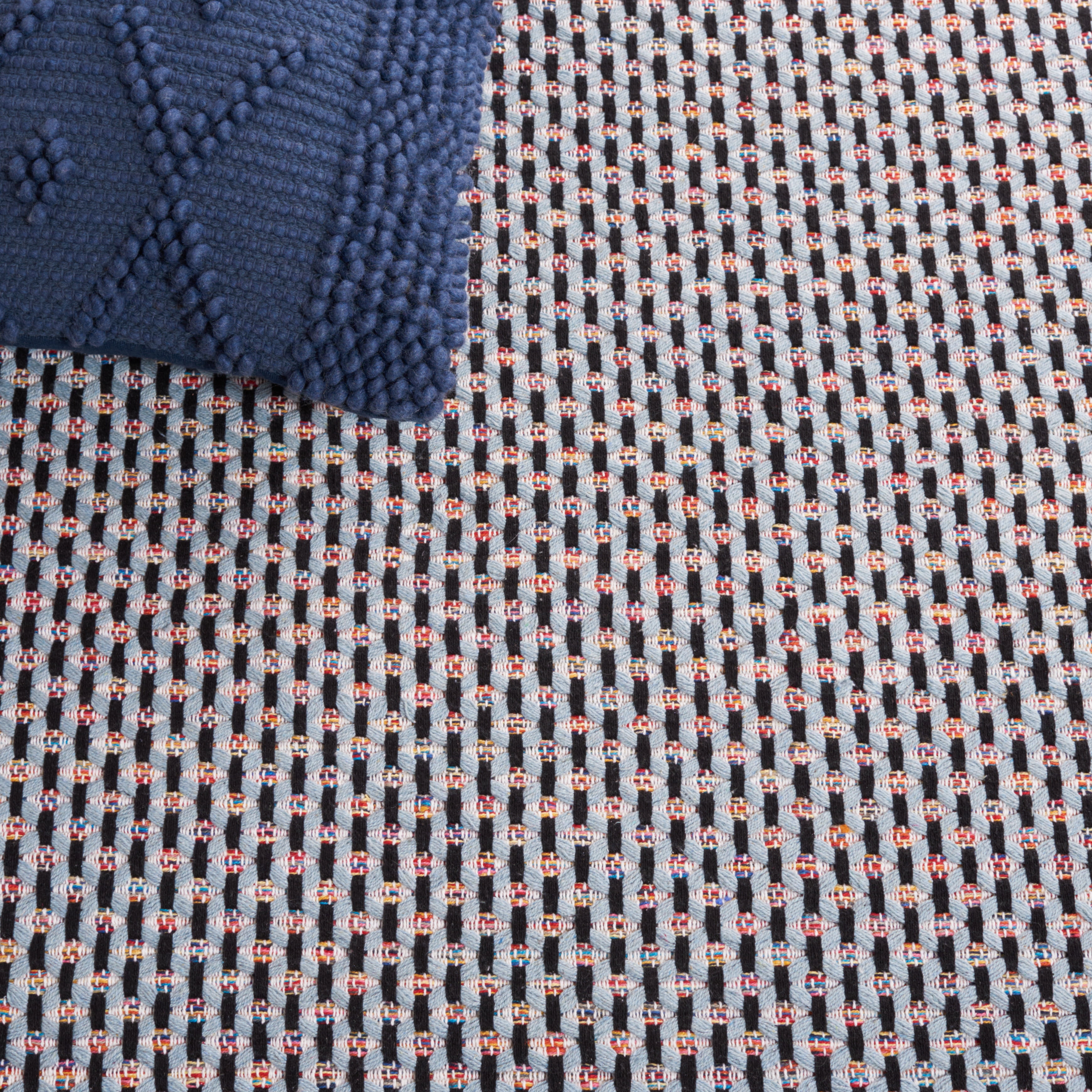 SAFAVIEH Montauk Annie Geometric Cotton Area Rug, Blue/Black, 6' x 6' Round