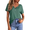 thumbnail image 1 of Camisetas estampadas de manga corta con cuello en V para mujer, estilo informal y holgado, largo hasta la cadera, mangas con estampado de leopardo y camuflaje, mezcla de poliéster, 1 of 5
