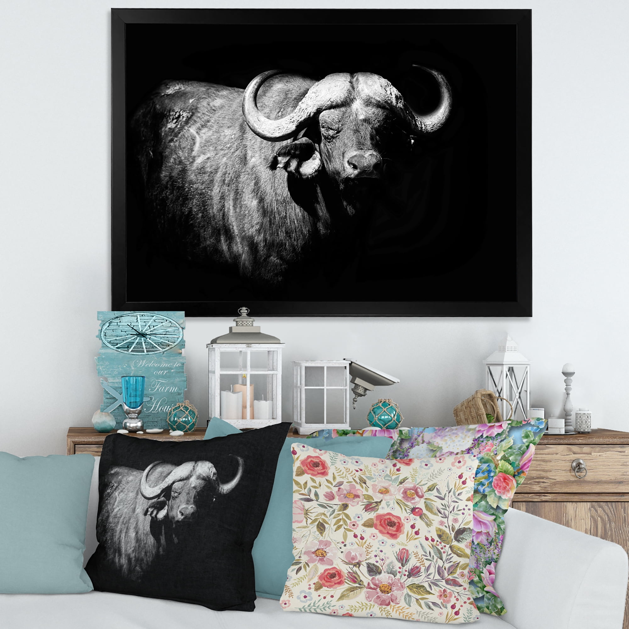 Designart 'Black and White Portrait Of Buffalo I' Farmhouse Framed Art Print