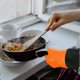 thumbnail image 4 of Guantes de silicona para cocinar, resistentes al calor, para barbacoa y cocina., 4 of 5