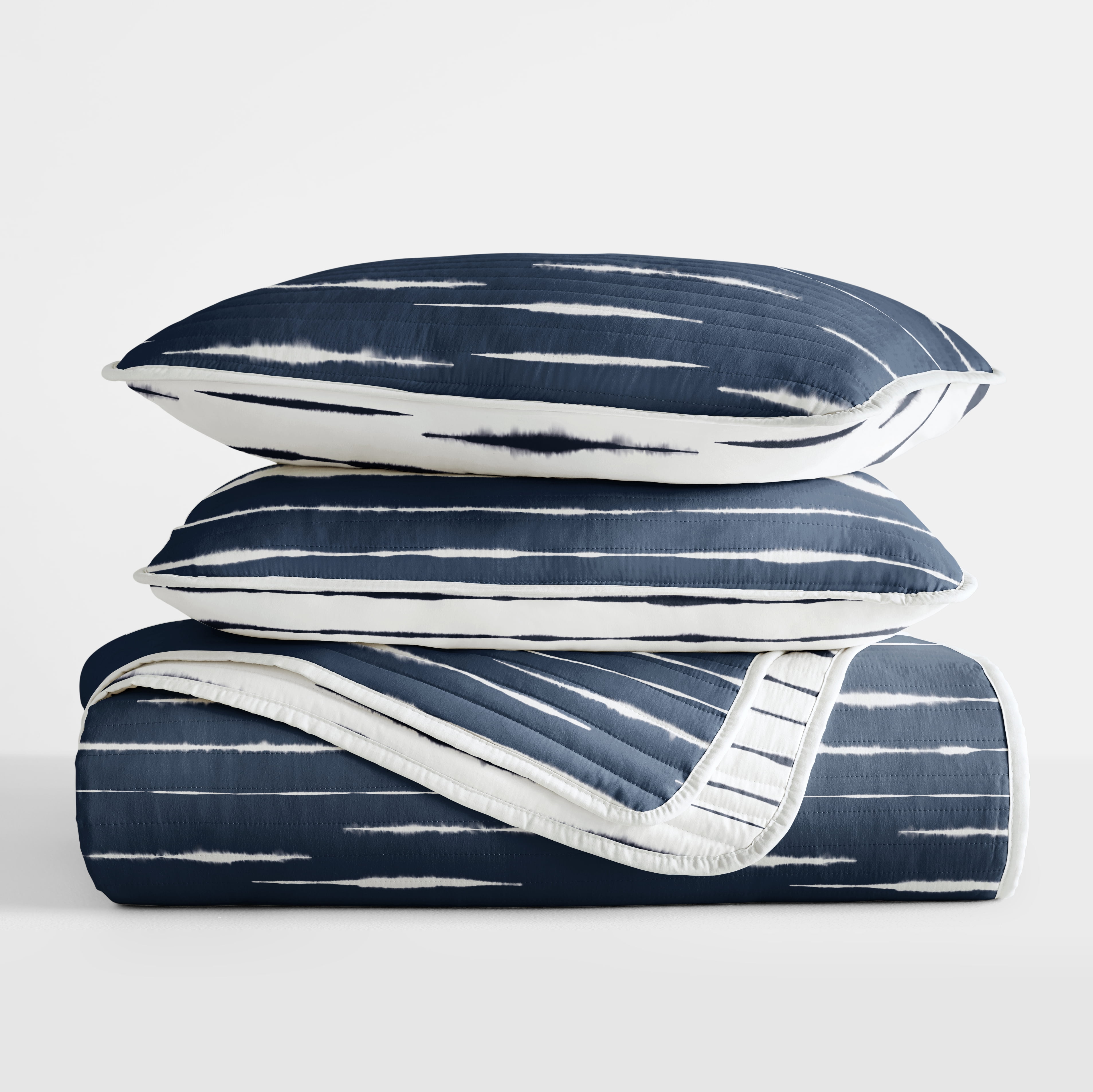 Lightweight Reversible Quilt Sets in Navy Horizon Patterned Coverlet for King/Cal King Size Beds by Comfort Canopy