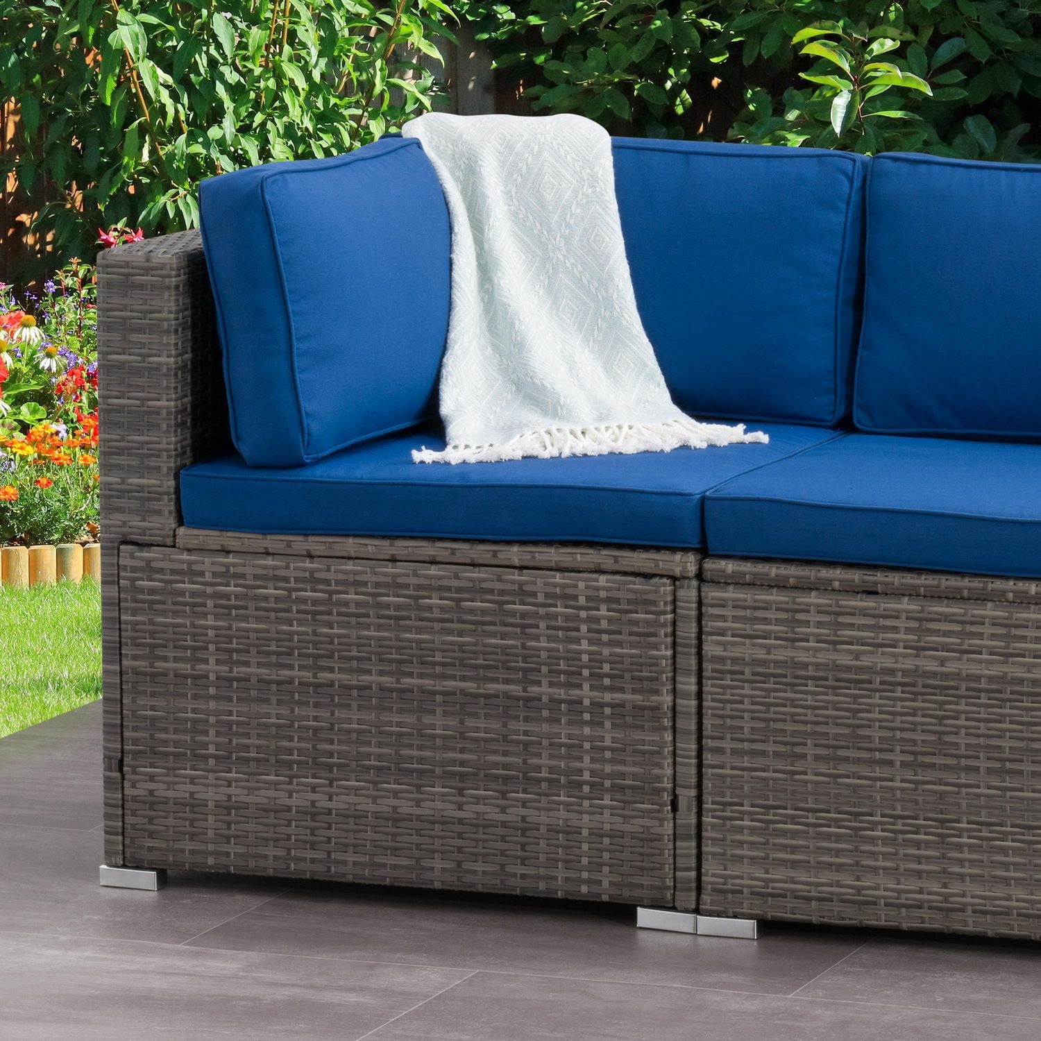 CorLiving Parksville - Chaise d'angle sectionnelle en résine tressée, rotin et acier galvanisé avec coussins, vendue à l'unité, à utiliser pour agrandir un ensemble extérieur