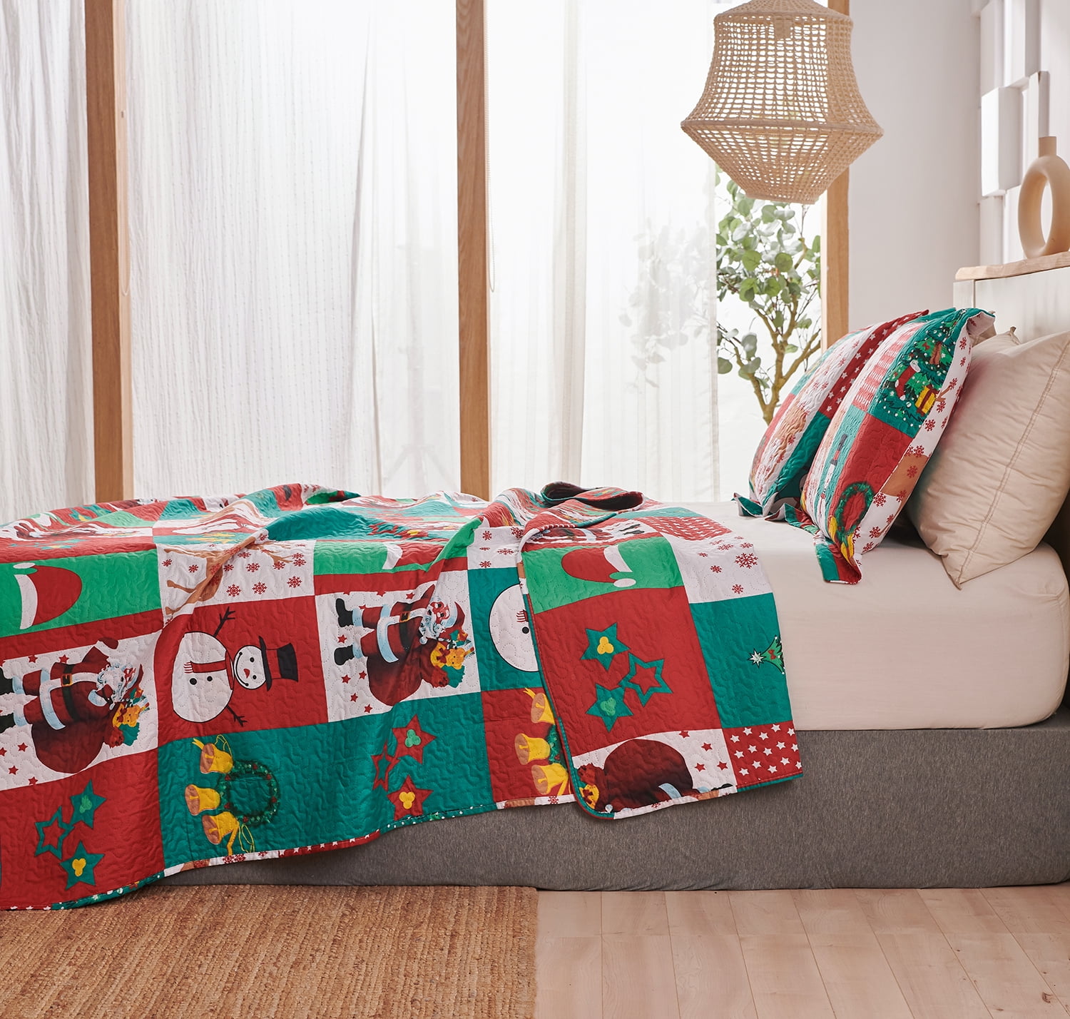Smuge Reversible Christmas Santa Claus Bedding Set Green Red Plaid Twin Size Lightweight Snowflake Quilt Set Reindeer Bedspread Snowman Coverlet with 2 Pillow Shams
