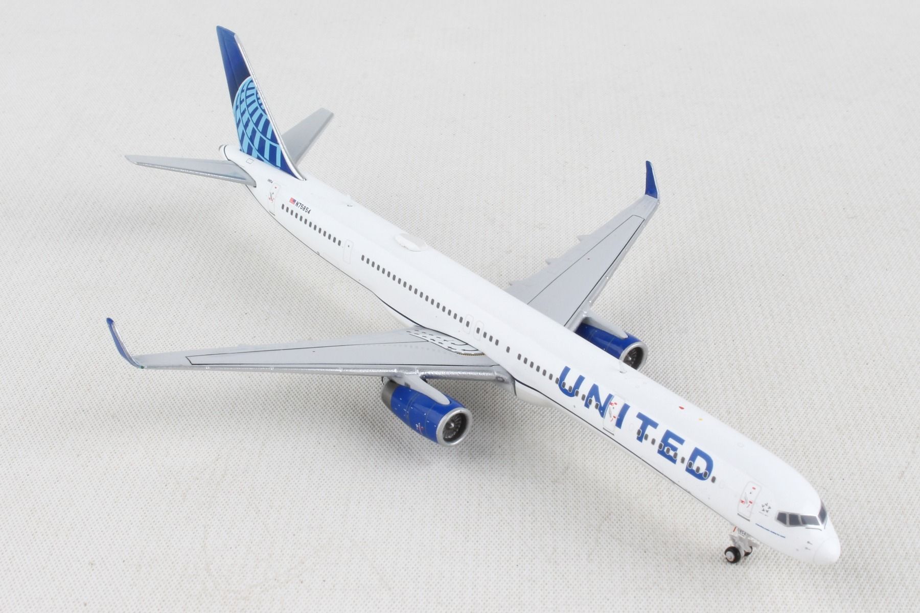 Gemini Jets GJ2092 1-400 Scale Registration No.N75854 United 757