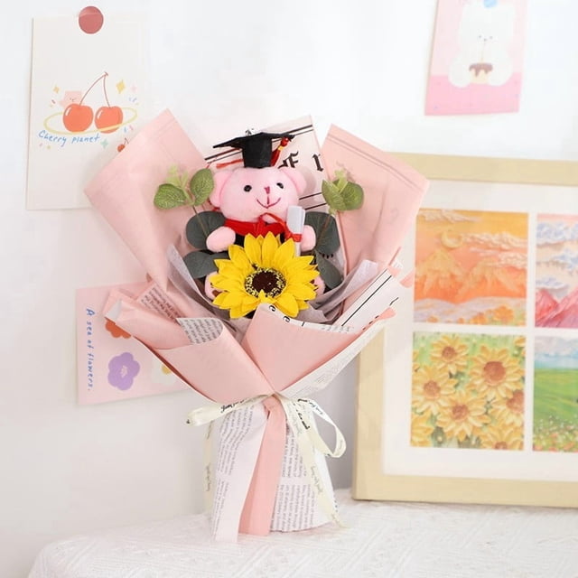 Ramo de peluches con aroma a girasoles para graduación: un adorable peluche con aroma a girasoles, tejido suave y decoración festiva para ceremonias o fiestas de graduación.