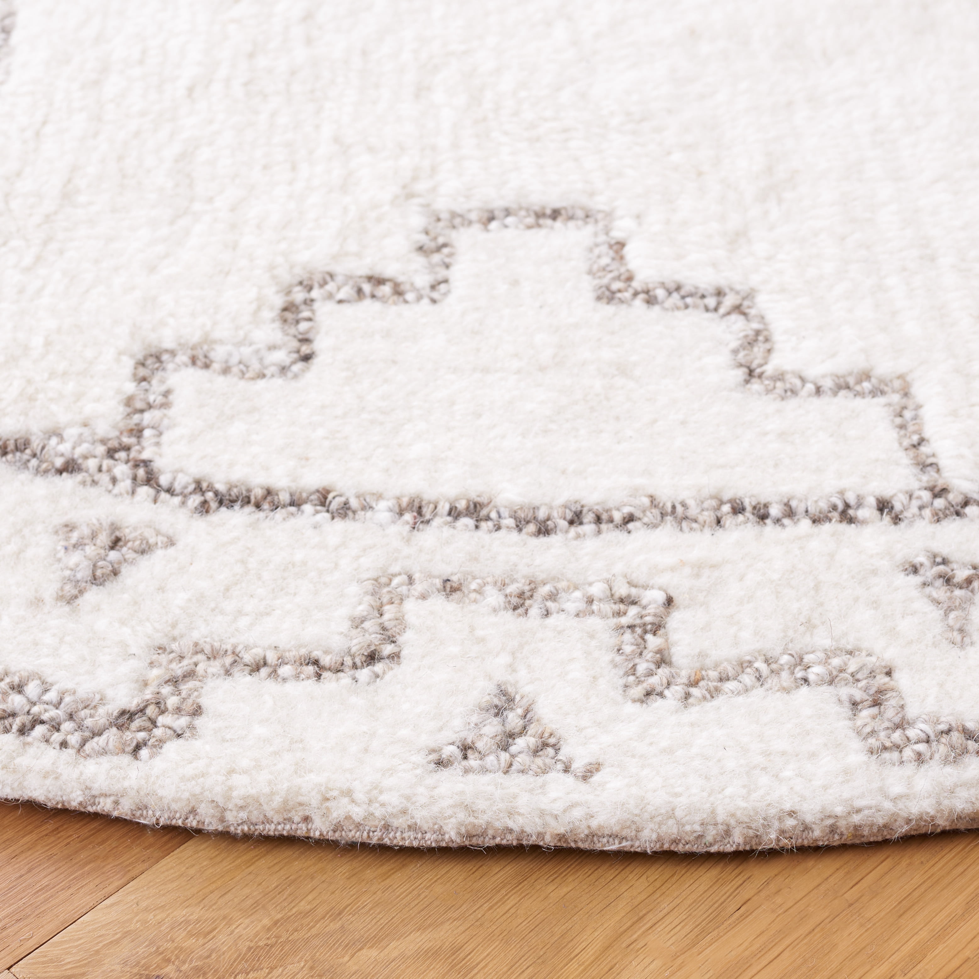 SAFAVIEH Casablanca Lidija Geometric Area Rug, Ivory/Taupe, 6' x 6' Round