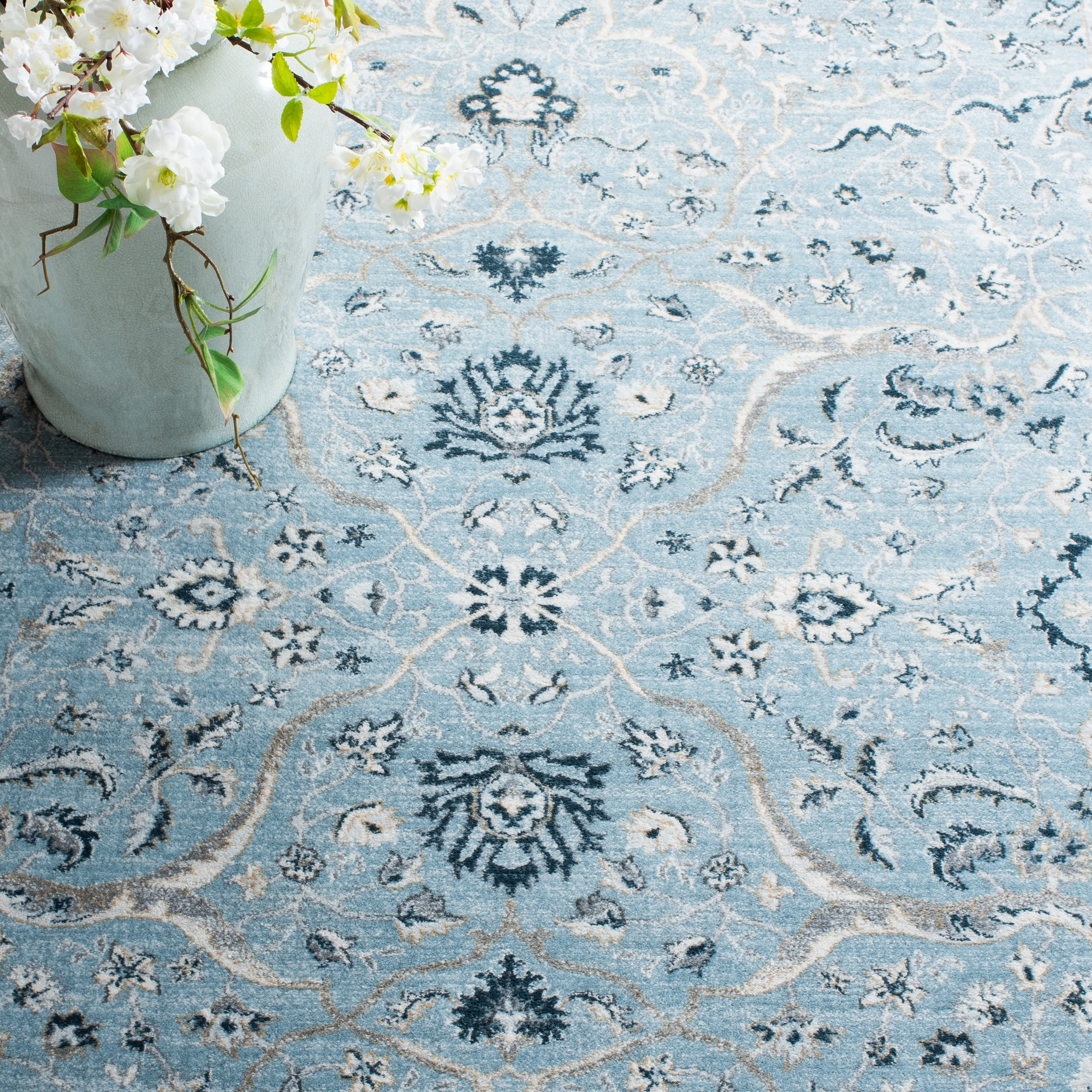 SAFAVIEH Isabella Kuzman Oriental Area Rug, Light Blue/Cream, 8' x 10'