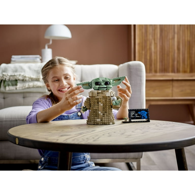 LEGO Star Wars: The Mandalorian The Child 75318, Baby Yoda Figure