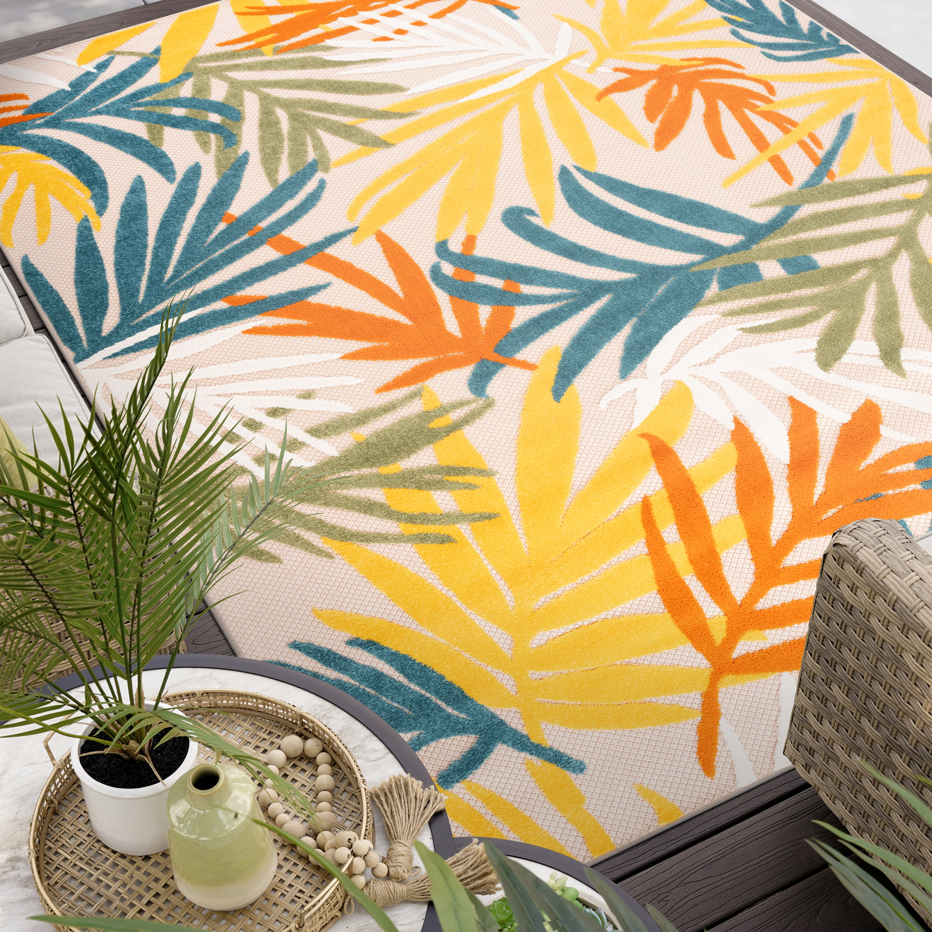 Oasis Modern Floral Gold Polypropylene Indoor Outdoor Area Rug, 5'x7' Rectangle