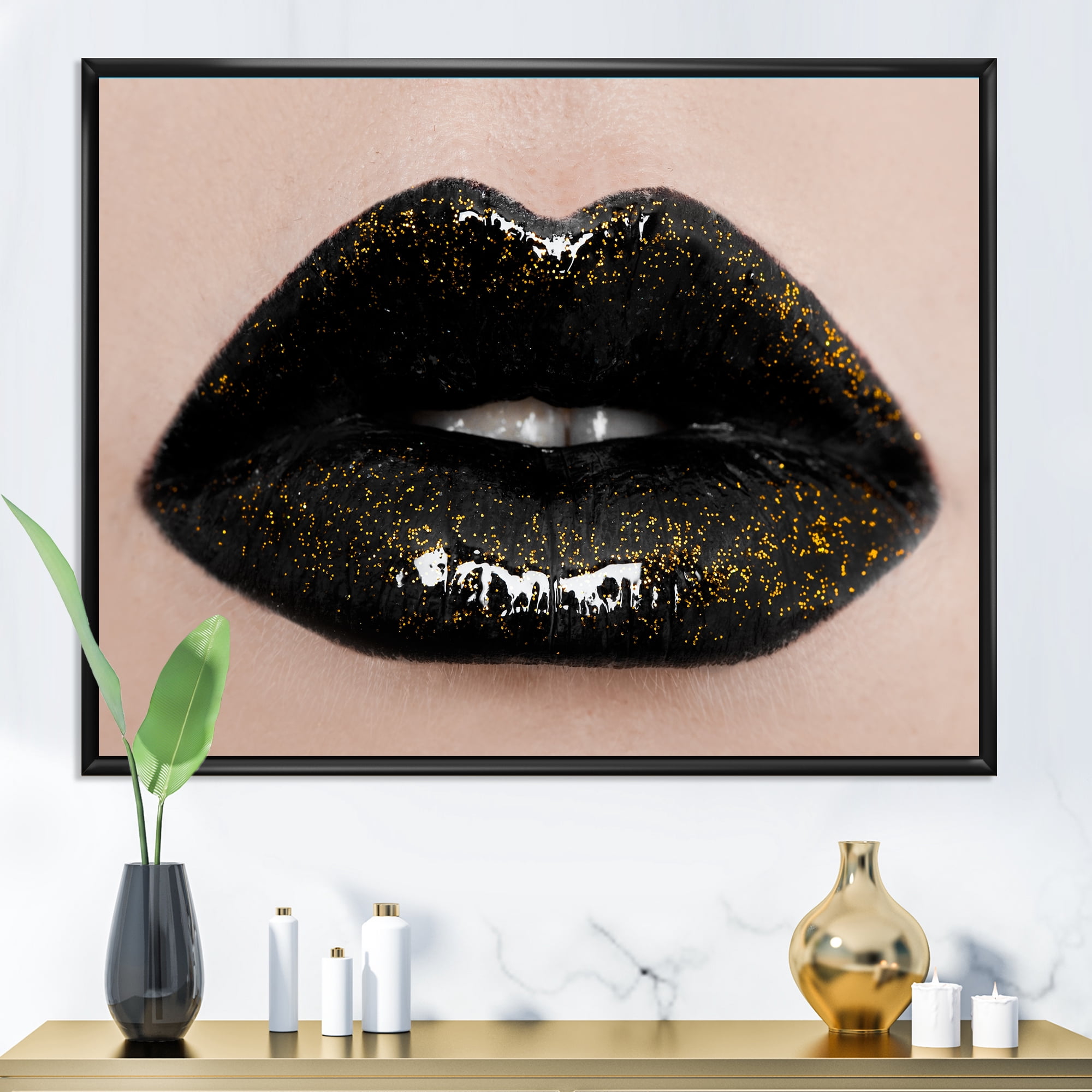 Designart 'Close-Up Of Gorgeous Female Lips I' Modern Framed Canvas Wall Art Print