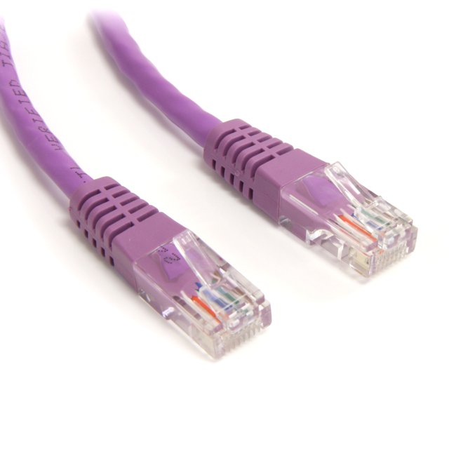 Cable de conexión StarTech.com Cat 5e UTP, 25 pies, moldeado en morado
