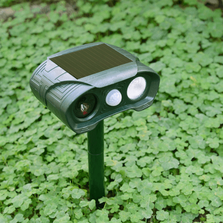 Solar Ultrasonic Animal Repeller Outdoor ,Waterproof Flashing Light