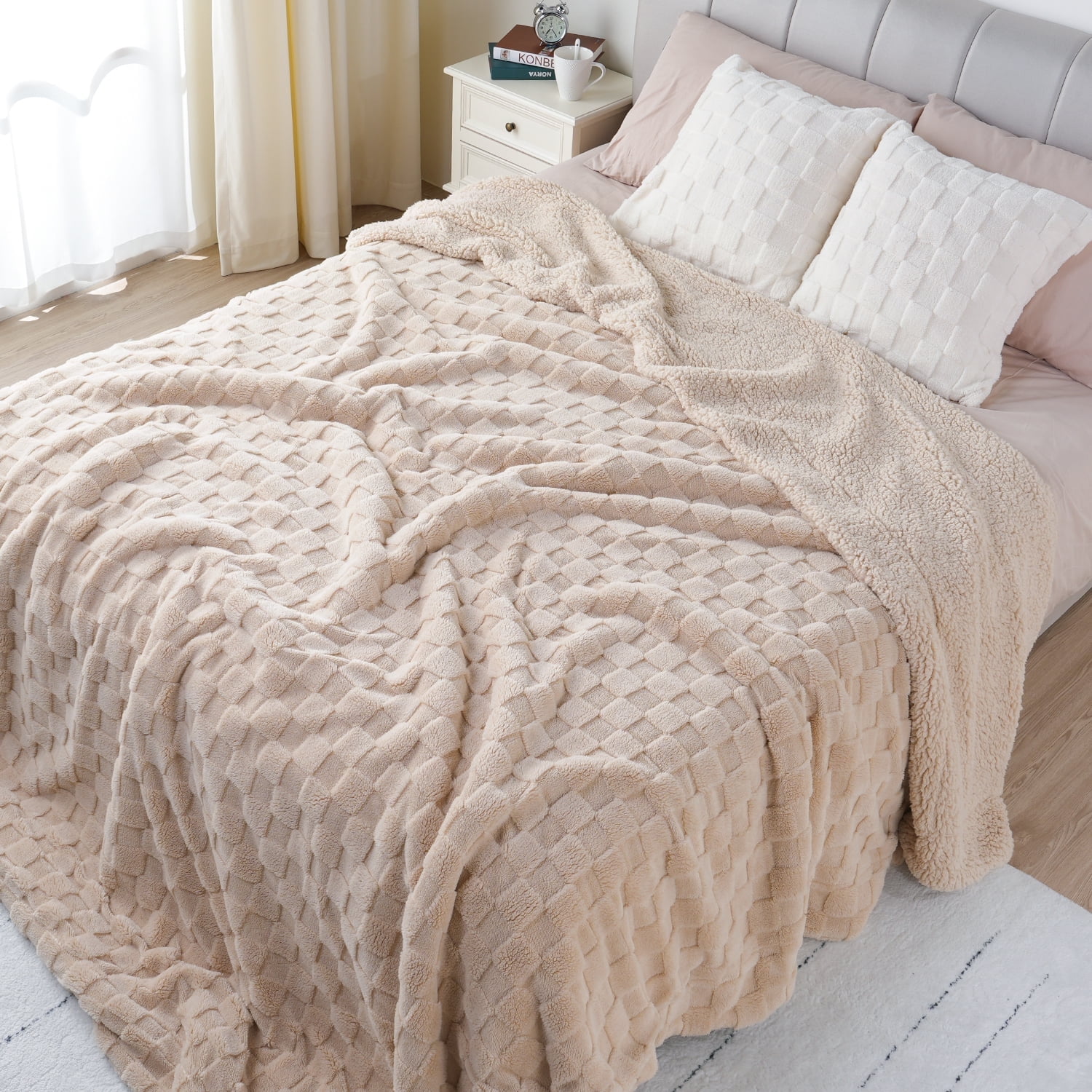 Anjee Reversible Fleece & Sherpa Blanket 90" x 108" for All Season, Cloud-Like Soft King Size Bed Blankets for Couch Sofa, Checkered Jacquard, Khaki