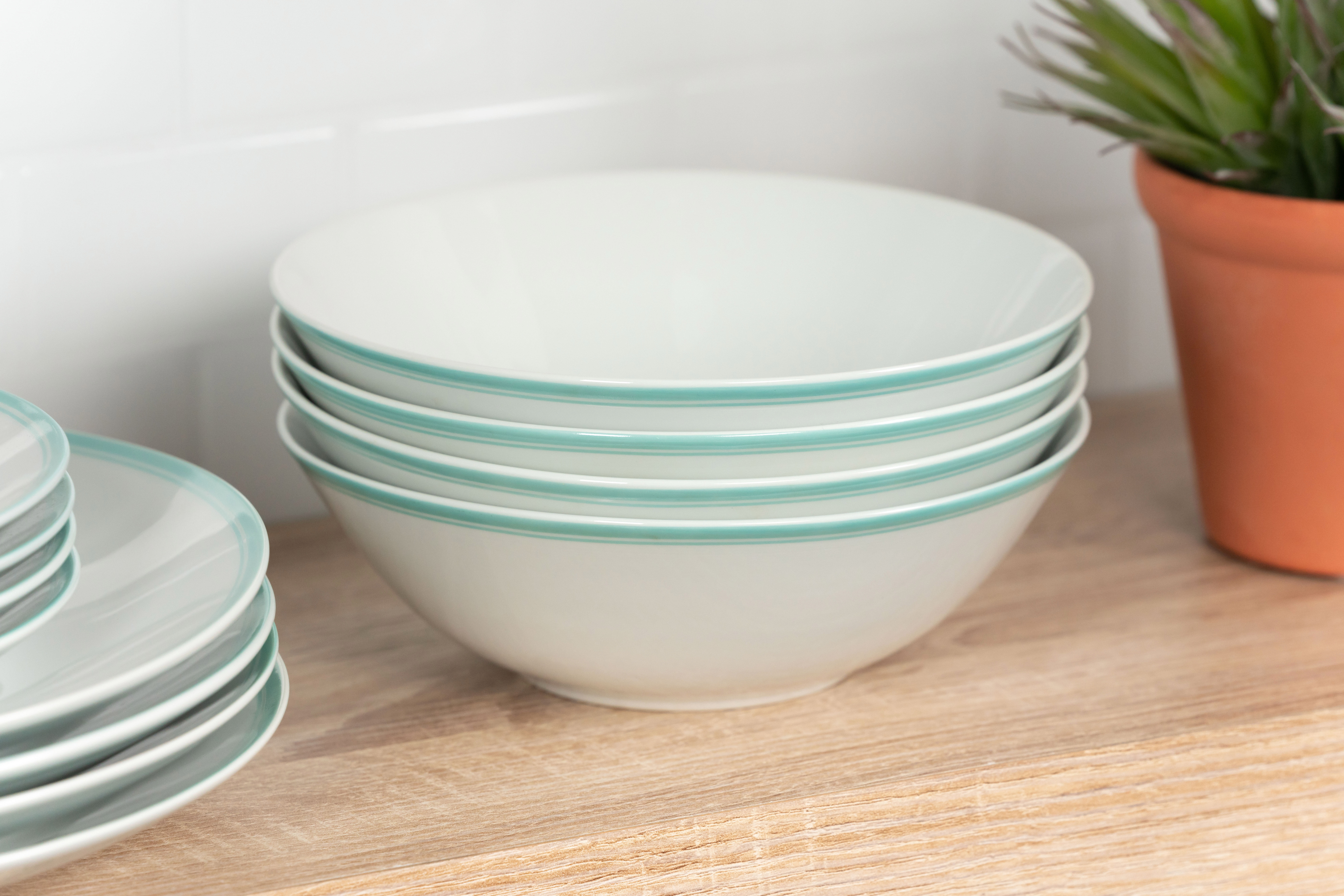 10 Strawberry Street Simply Coupe 16-Piece Ceramic Dinnerware Set, Seafoam Green