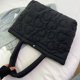 thumbnail image 5 of Bolso Transporte para Mujer Mano Acolchado Con Corazón Gran Capacidad, 5 of 9