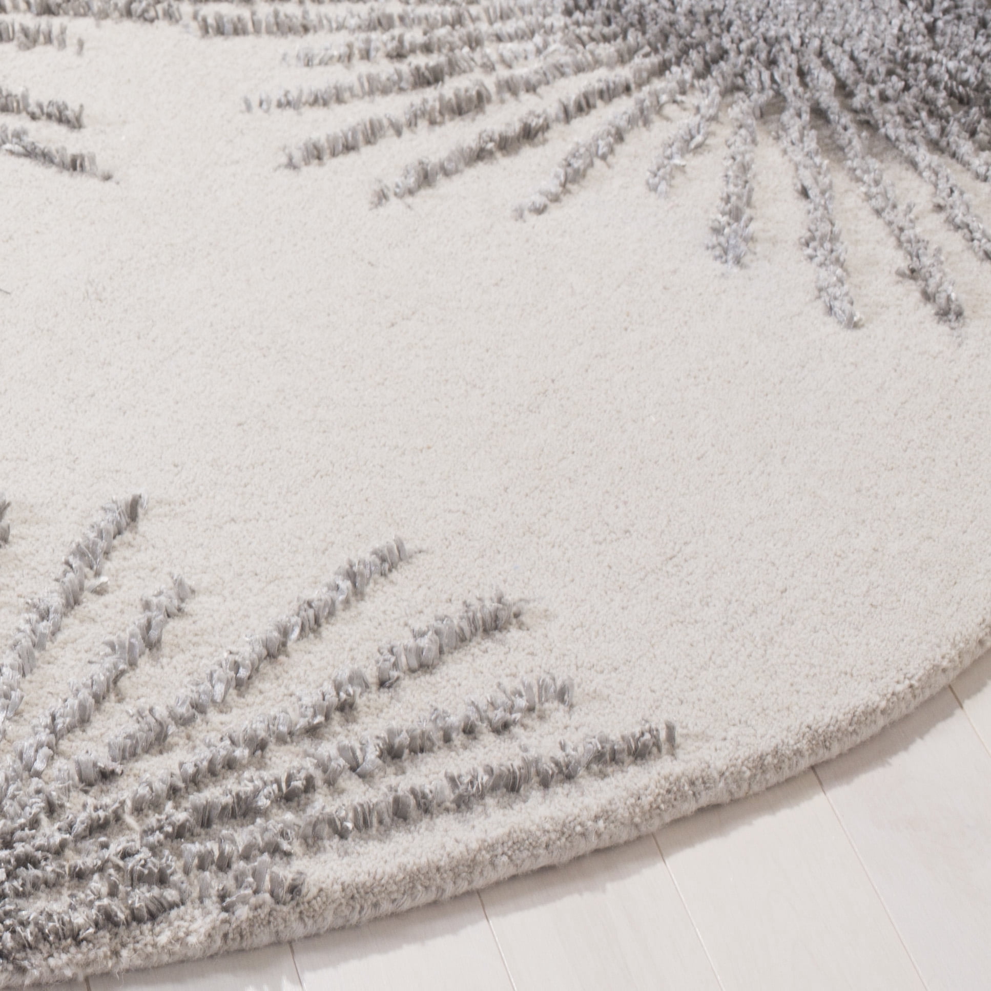 SAFAVIEH Soho Fiesta Geometric Area Rug, Ivory/Silver, 6' x 6' Round