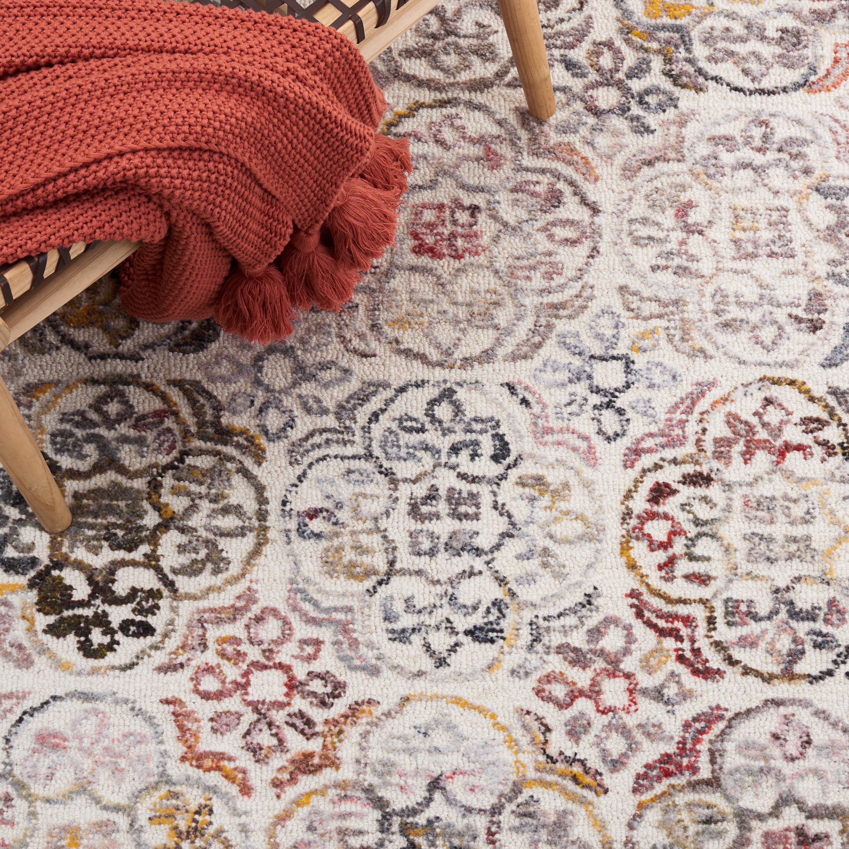 SAFAVIEH Metro Tama Medallion Area Rug, Ivory/Red, 5' x 8'