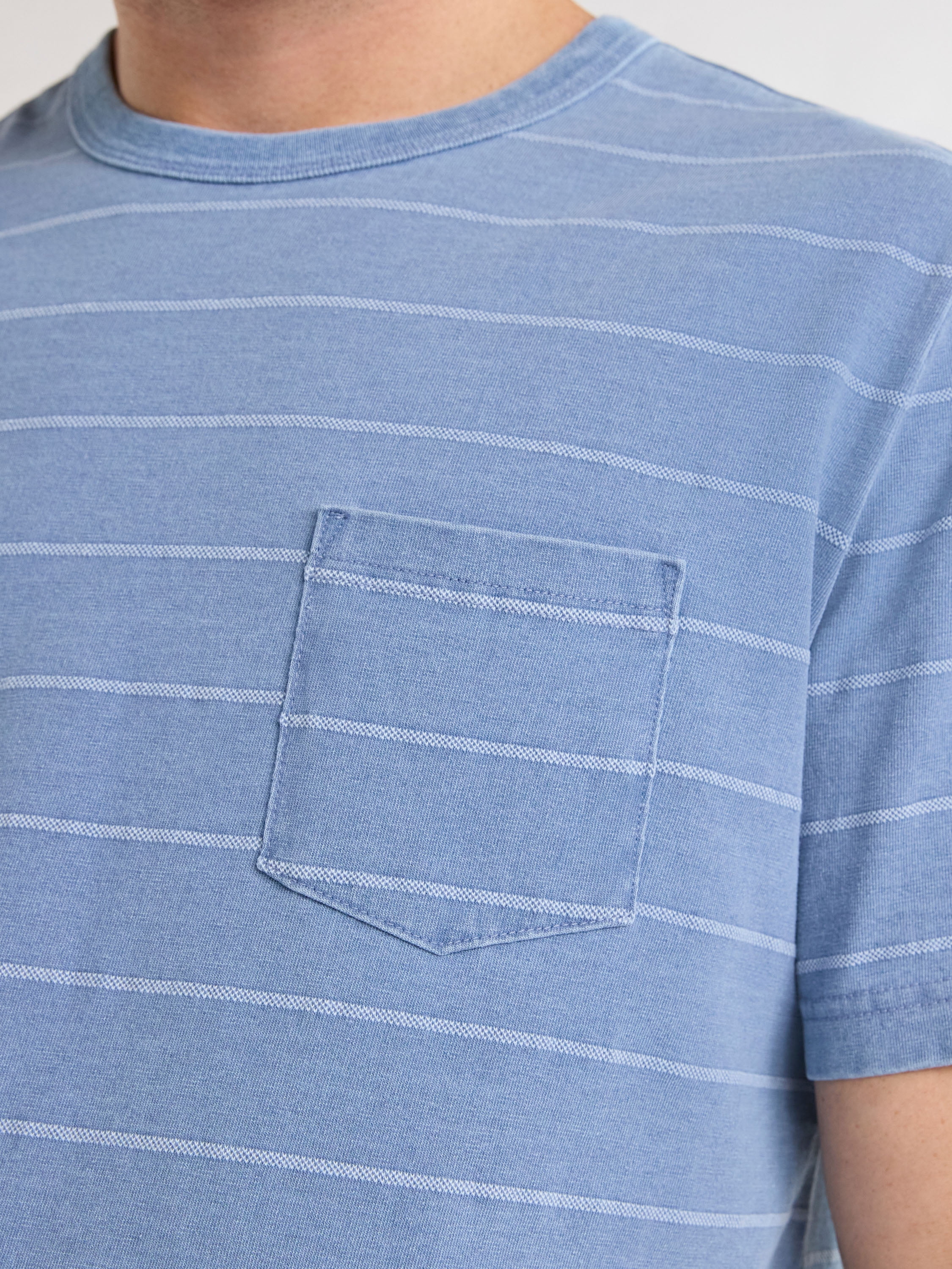 Free Assembly Men's Jacquard Stripe Pocket Tee with Short Sleeves, Sizes S-3XL