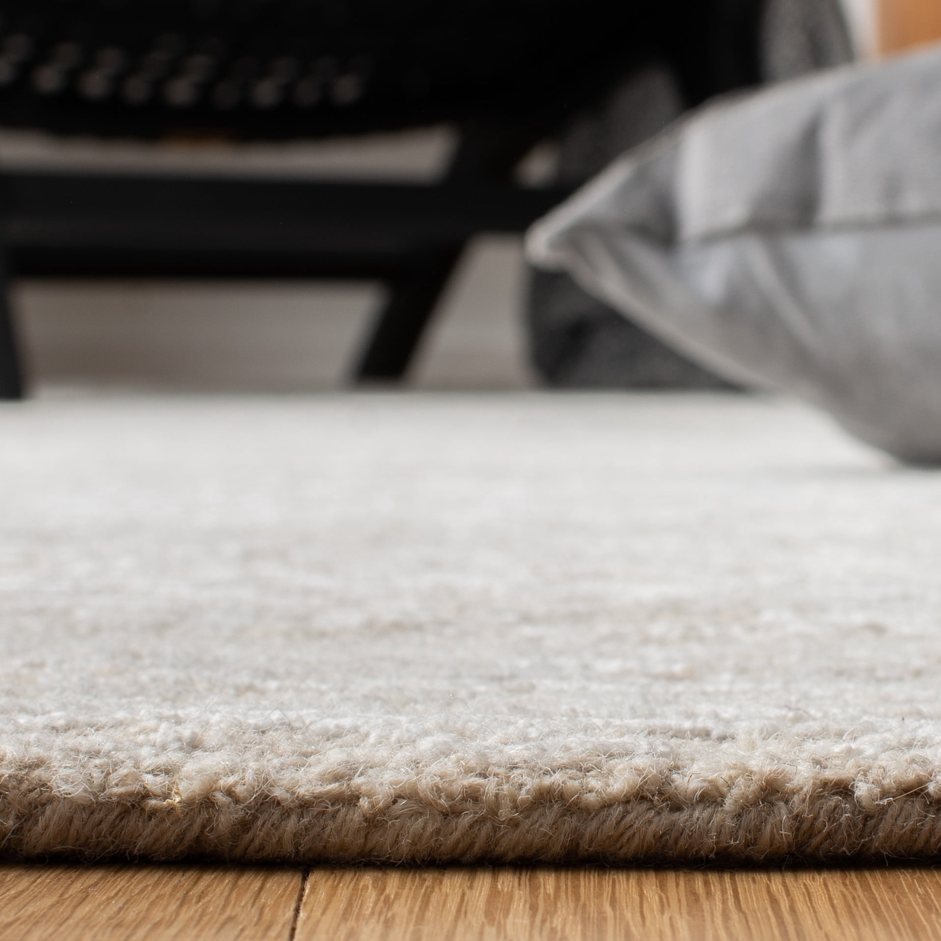 SAFAVIEH Glamour Peronal Diamond Area Rug, Beige, 6' x 6' Square