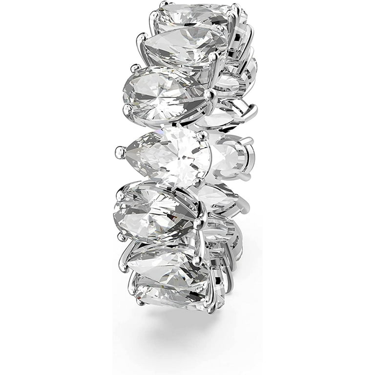 Swarovski Vittore Crystal Jewelry Ring with Gleaming Faceted