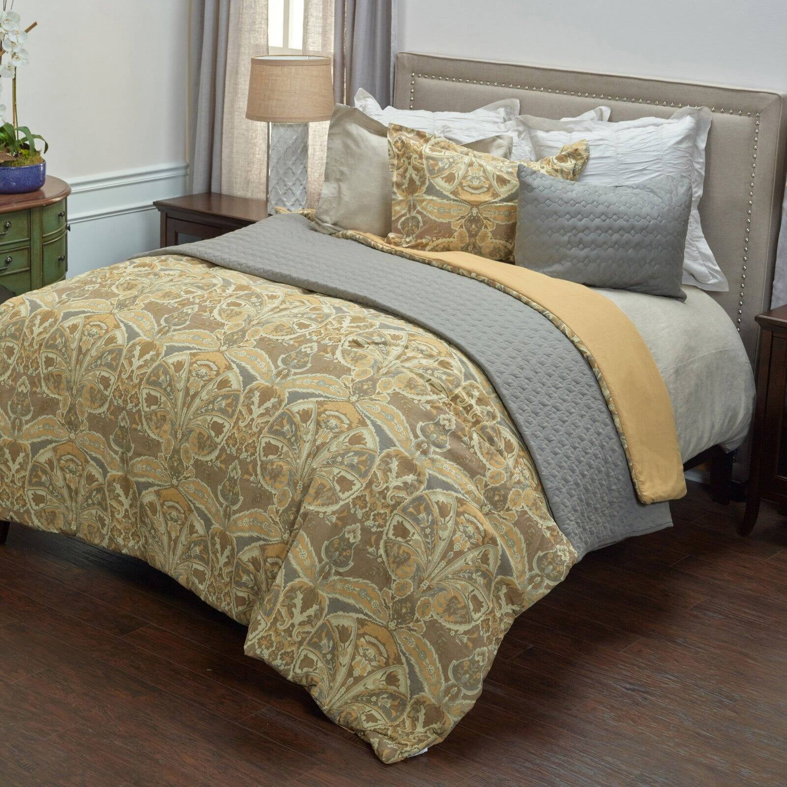 Rizzy Home Rosmond Heights Queen Size Comforter Set in Gold Color