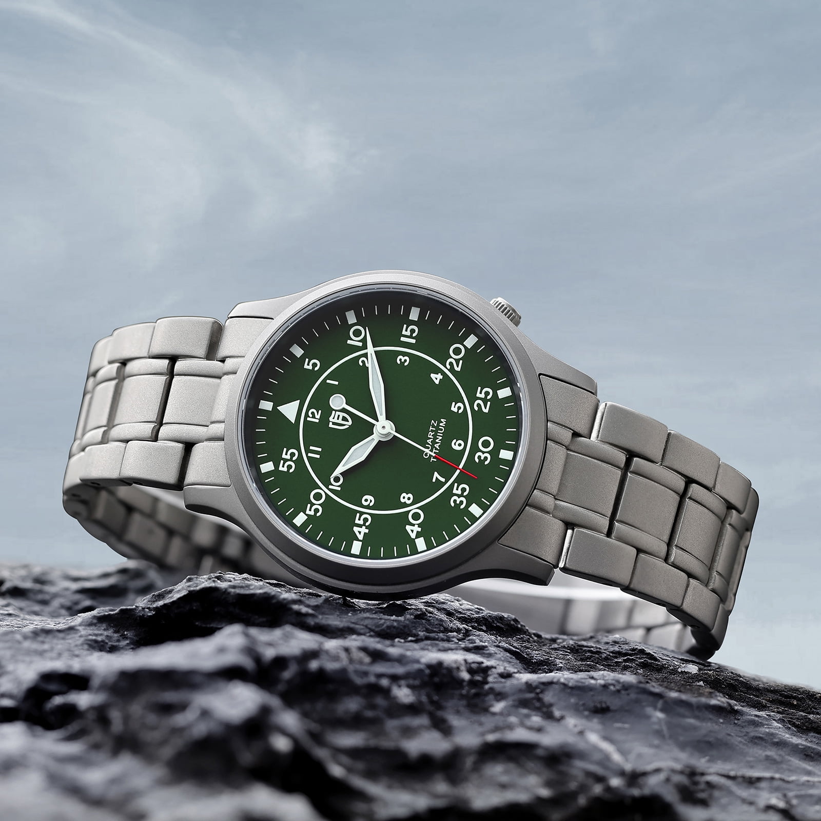 BERNY Titanium Watches for Men, Sport Military Men Watch with Japanese Quartz Movement, Super Luminous, Fashion Men's Field Watch, Casual 5ATM Waterproof Army Wristwatch, Green