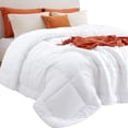 thumbnail image 1 of Edredón Cal King Size White GentleSoft™ para todas las estaciones, 1 of 9