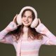 thumbnail image 4 of Orejeras de felpa plegables y cálidas para el invierno | Orejeras suaves, resistentes al viento y anticongelantes para hombres y mujeres | Talla única | Almacenamiento de calor duradero y protección, 4 of 6