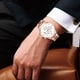 thumbnail image 4 of Reloj de cuarzo de moda para hombre, diseño calado, caja de aleación, correa de cuero, reloj de pulsera informal de negocios, reloj de aleación., 4 of 6