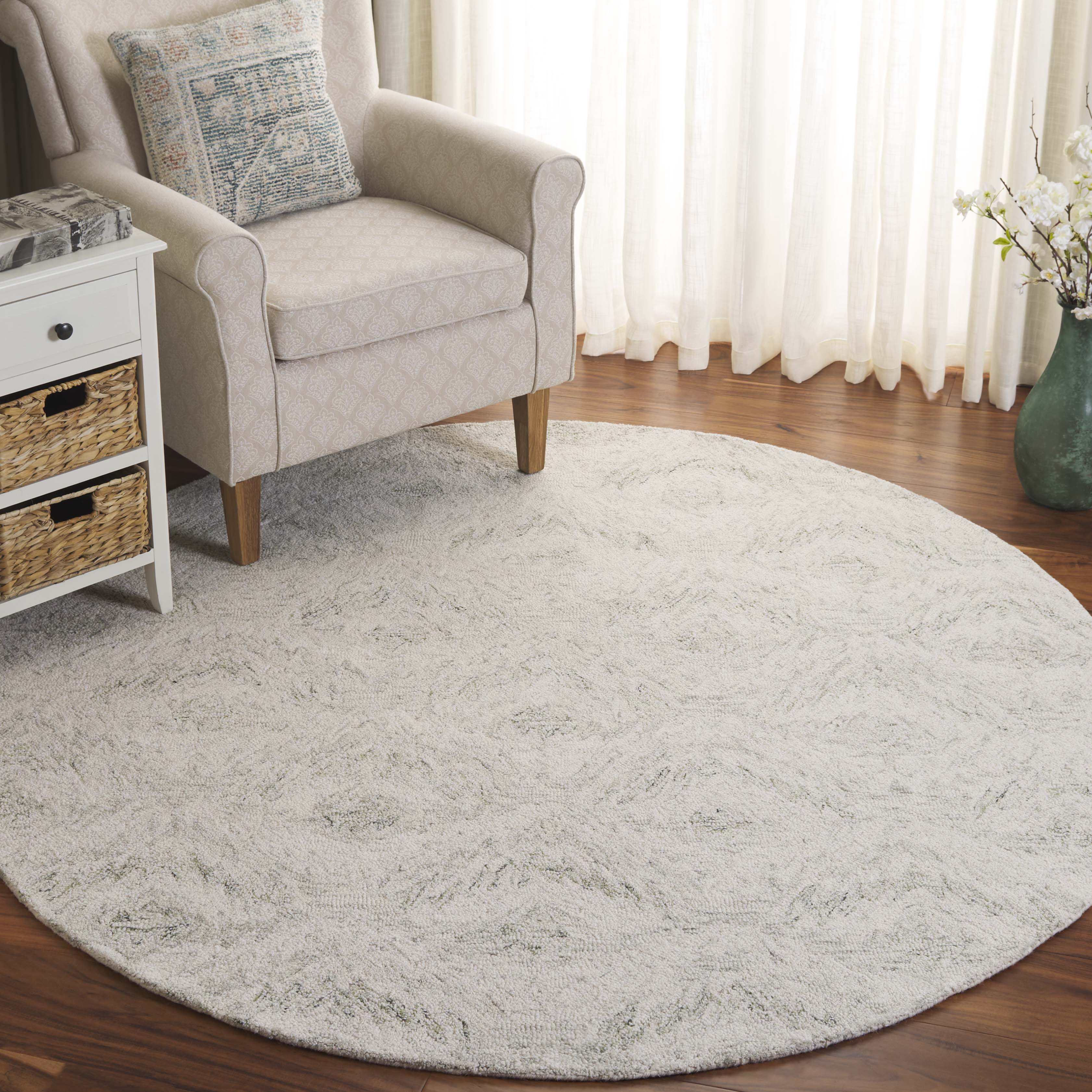 SAFAVIEH Ebony Ibrahim Distressed Area Rug, Ivory/Light Green, 6' x 6' Round