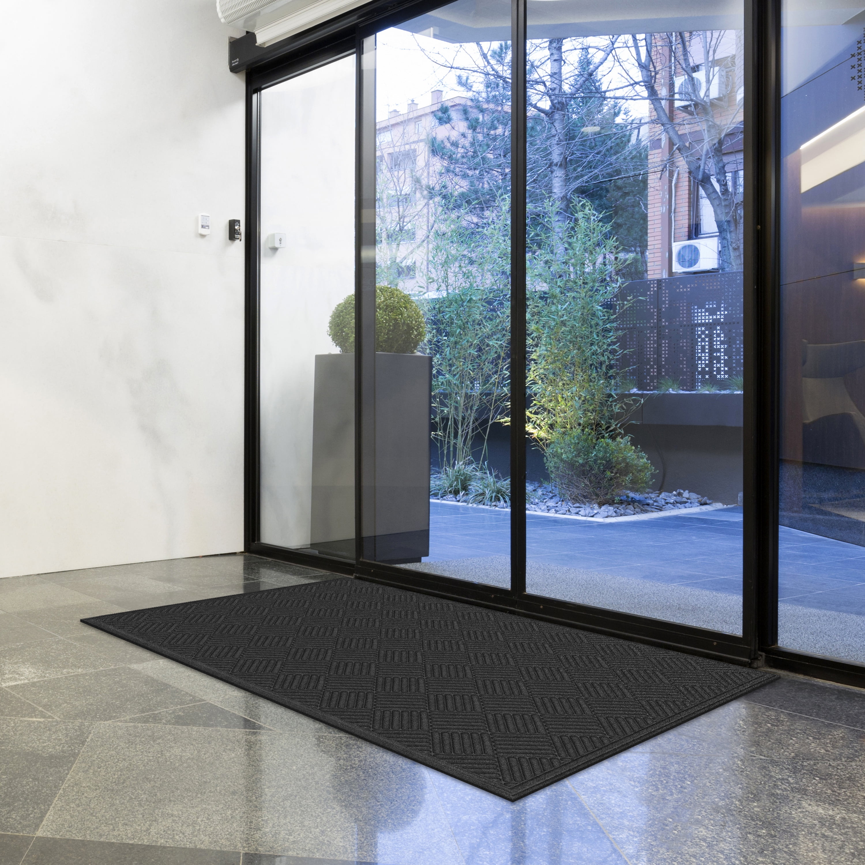 Mainstays Textures Crosshatch Polyester and Rubber Backed Doormat, 4' x 6', Onyx