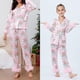 thumbnail image 4 of Conjuntos de pijamas a juego para madre e hija de Navidad 2025, blusa de manga larga con cuello de solapa y pantalones con cintura elástica, ropa de dormir de otoño de 2 piezas, 4 of 5