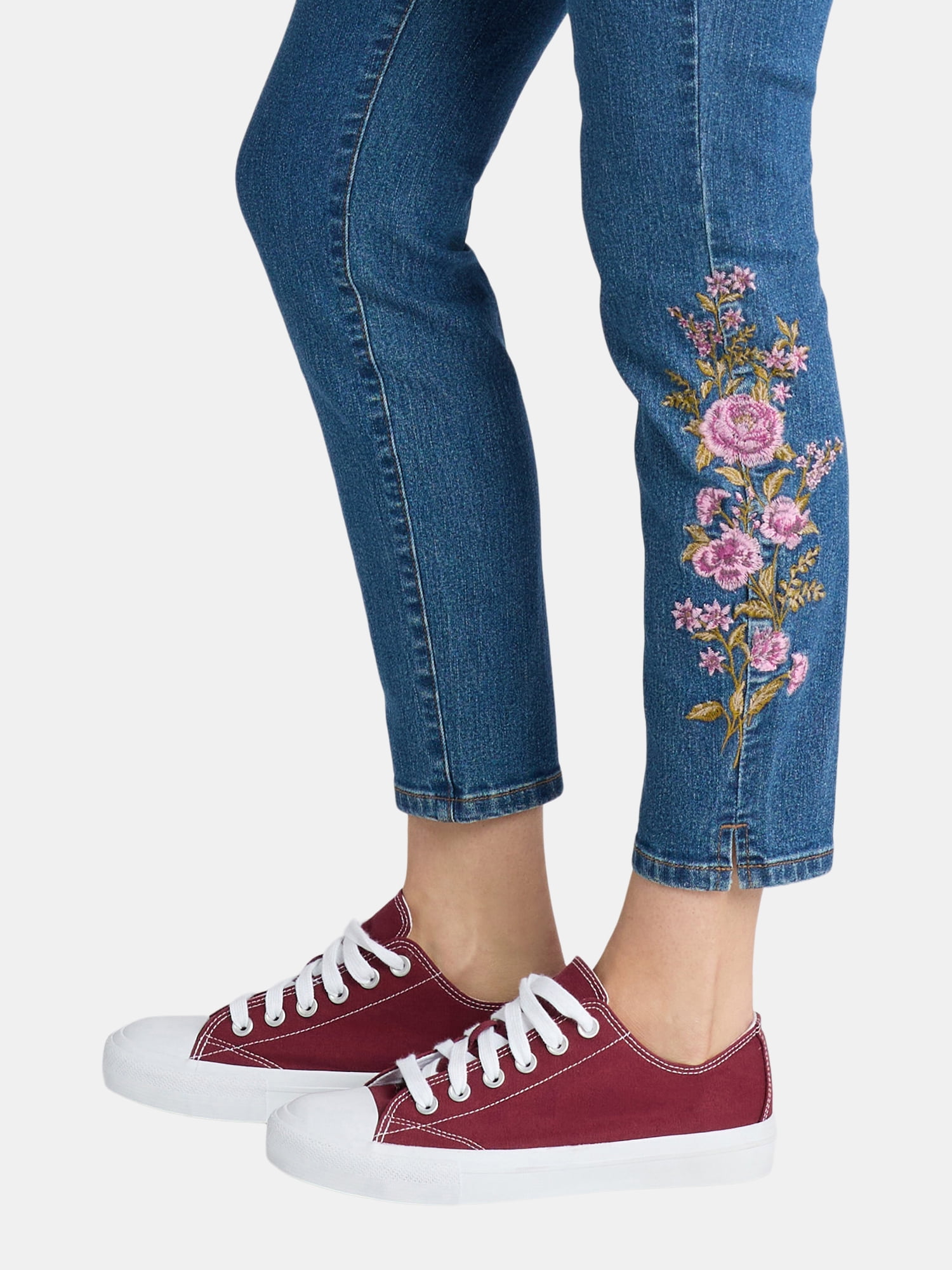 The Pioneer Woman Embroidered Pull-On Jeans, 28” Inseam, Sizes S-3X, Women’s