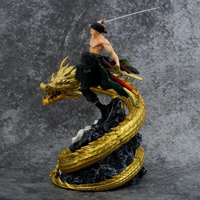 figura de acción de One Piece, modelo coleccionable de Roronoa Zoro War Dragon Hunt Golden Dragon Purple, PVC de 35cm con Zoro en postura de ataque, katana en alto, capa verde y pantalón negro; base con dragón dorado enroscado, adecuada como figura de colección o regalo.