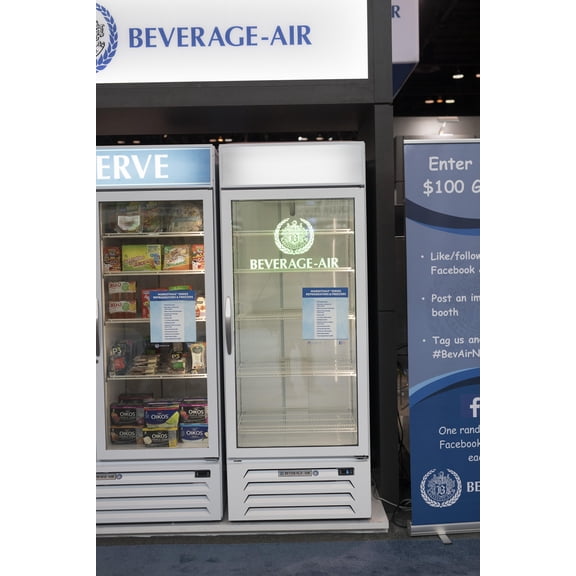 Beverage Air MMR27HC-1-W 30'' White 1 Section Swing Refrigerated Glass Door Merchandiser