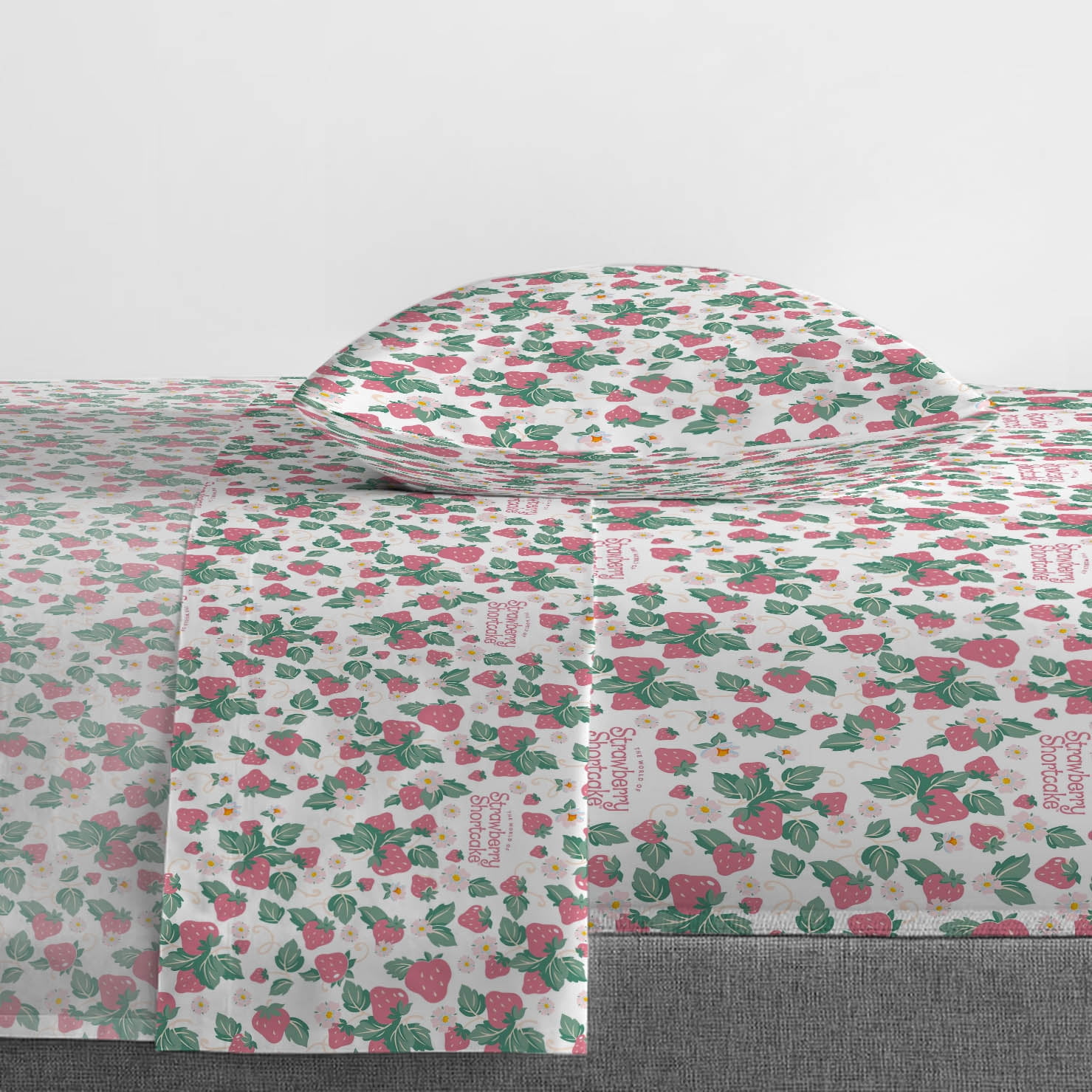 Wildbrain Strawberry Shortcake Berry Meadows 3 Piece Twin Size Kids Sheet Set - Kids Bedroom Décor