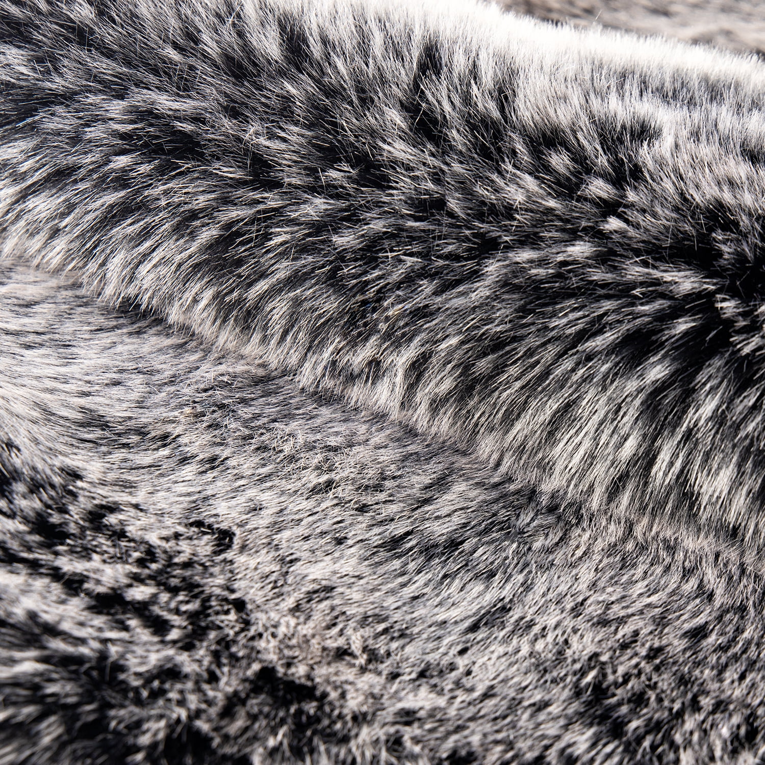 Phantoscope Ultra Soft Faux Fox Fur Series Decorative Indoor Area Rug 3 x 3 Feet Round, Black with White Tip, 1 Pack