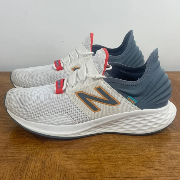 New Balance Roav Shoes Mens 11.5 White Gray Lace Up Fresh Foam Sneakers MROAVCH