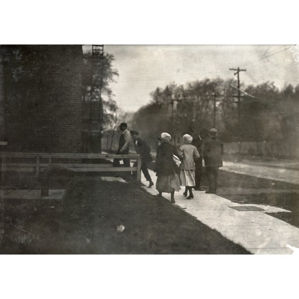 Shoe Factory Workers 1910 Nmen And Women Going To Work At The Brown