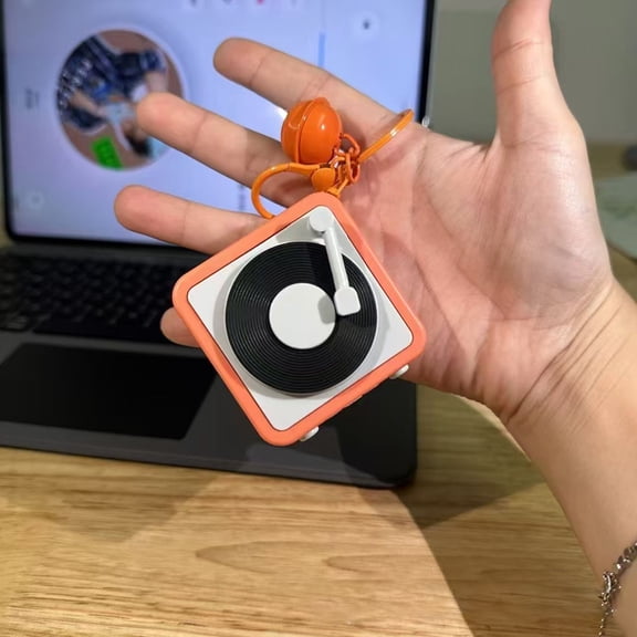 Rkxzt Retro Gramophone Mini Tape Recorder Keychain with Functional Recording Vintage Cassette Player Music Playback Portable Pendant Decorative Keychain