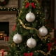 thumbnail image 5 of pstuiky Adornos navideños colgantes de bolas de Navidad con lentejuelas de perlas, disponibles en dorado, verde y rojo., 5 of 6